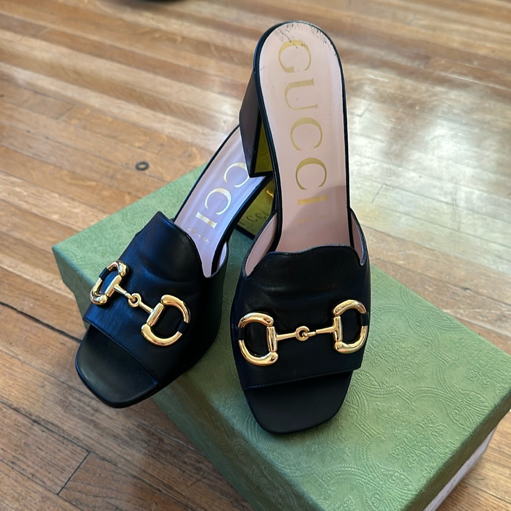 Gucci black pumps FAB